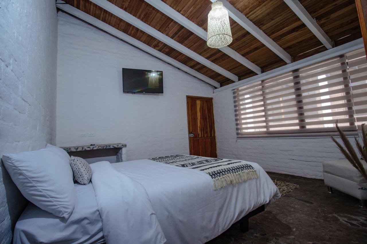 Bed and Breakfast Rustic Quinta La Aurora Баньйос Екстер'єр фото