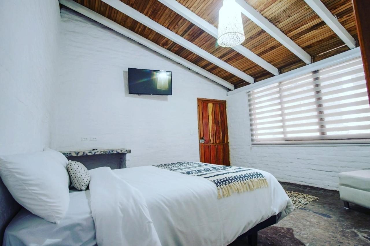 Bed and Breakfast Rustic Quinta La Aurora Баньйос Екстер'єр фото